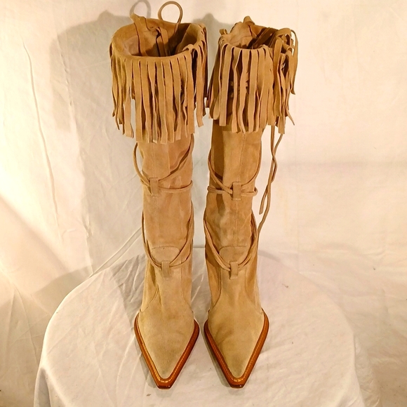 🔥 🔥 Like New Cammina (Italy) Cream Ultra Suede Western Style Heeled Boots - Picture 9 of 16